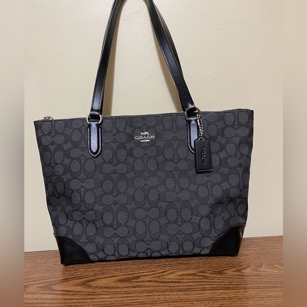 Coach Zip Top Tote In Signature Jacquard
